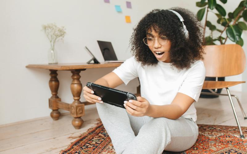 Mujeres jugando Switch